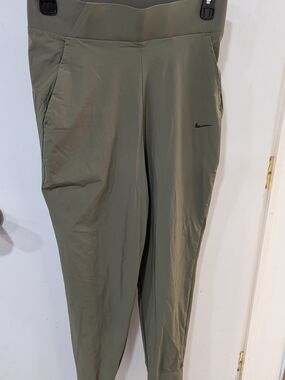 Nike Women's Olive High-Waist Active Leggings